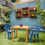 1139426384-hermoso-jadin-fondo_Mesa-Amarilla-Baru_Silla-Baru-Azules