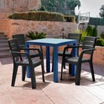 2144924319-aire-libre-jardin-fondo_Mesa_azul_Sillas_Negras_Baru
